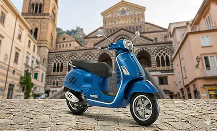 Piaggio Vespa GTS 300 rental in Furore